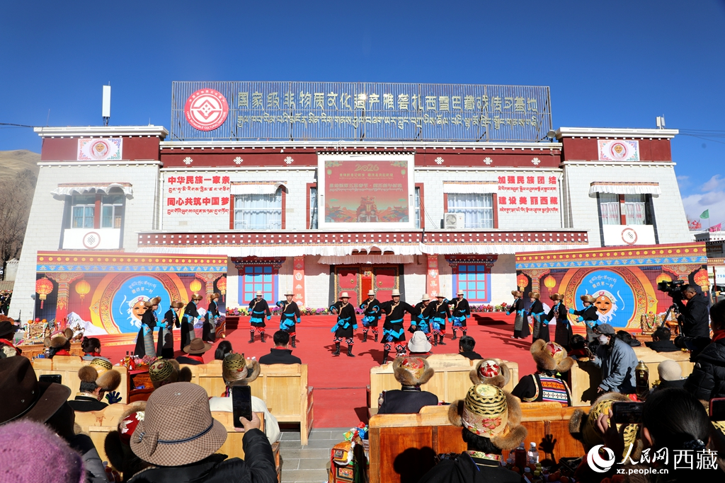 雅礱“村晚”鬧新春。人民網(wǎng)記者 吳雨仁攝