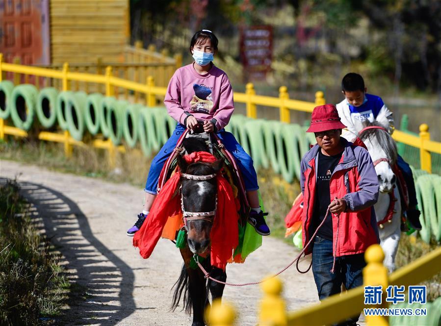 （全面建成小康社會“百城千縣萬村調(diào)研行”·圖文互動）（2）青?？柎澹骸肮夤鞔濉钡娜A麗轉(zhuǎn)身