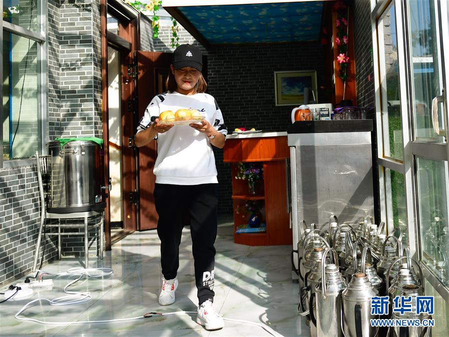 （全面建成小康社會“百城千縣萬村調(diào)研行”·圖文互動）（4）青?？柎澹骸肮夤鞔濉钡娜A麗轉(zhuǎn)身