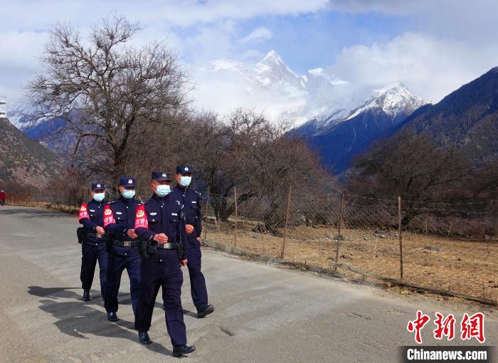 西藏林芝戍邊民警：為“你”翻山越嶺，卻無心看風(fēng)景