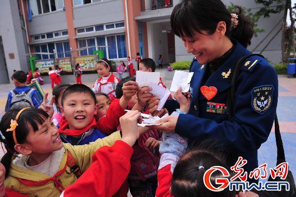 【我和軍隊(duì)的不解之緣】“先是軍人，才是媽媽”