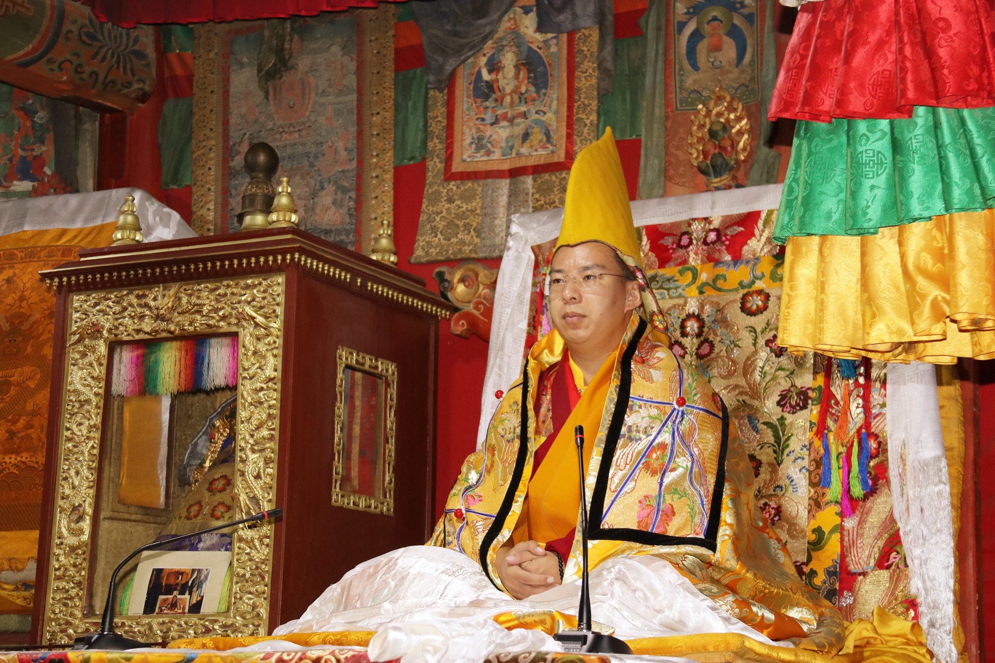 班禪大師在大經(jīng)堂講經(jīng)。攝影：袁星宇.jpg