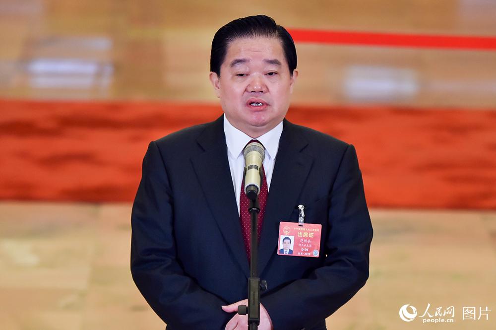 全國人大代表、河北省人大常委會黨組書記、常務(wù)副主任范照兵。