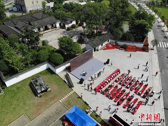 31日上午，“在這里讀懂初心使命——網(wǎng)絡(luò)媒體革命老區(qū)行”網(wǎng)絡(luò)主題采訪活動湖南站啟動儀式在長沙許光達故居舉行。<a target='_blank'  ><p  align=