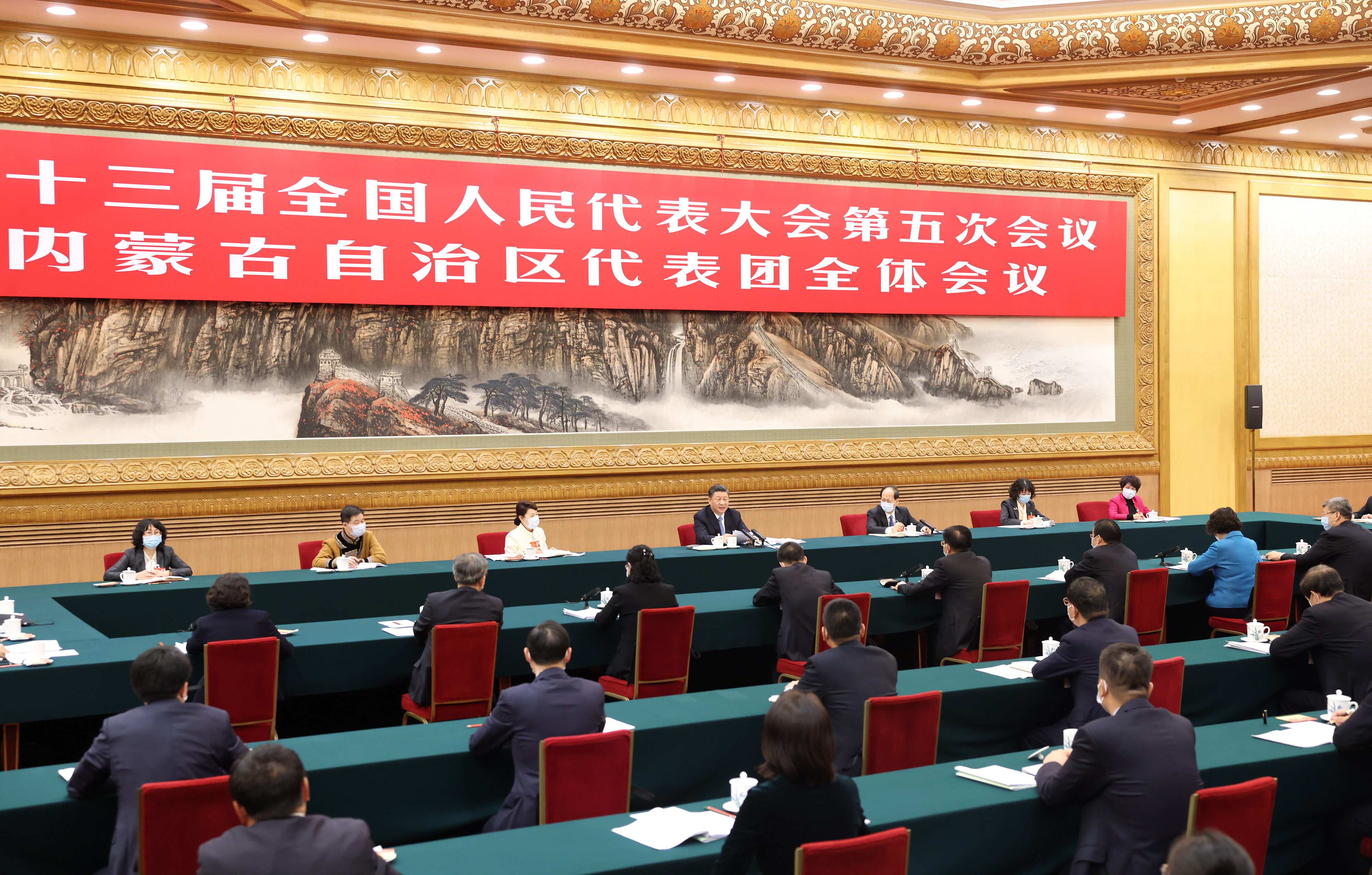 2022年3月5日，習(xí)近平總書(shū)記參加十三屆全國(guó)人大五次會(huì)議內(nèi)蒙古代表團(tuán)的審議。