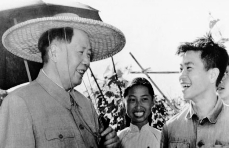1958年，毛主席在廣東視察。