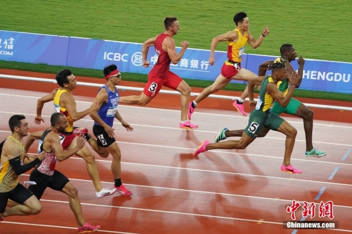 8月2日，第31屆世界大學生夏季運動會男子100米決賽在四川成都舉行，牙買加選手GOLDSON Kadrian dwayne(右一)以10秒04奪得男子百米冠軍。<a target='_blank' href='/'><p  align=