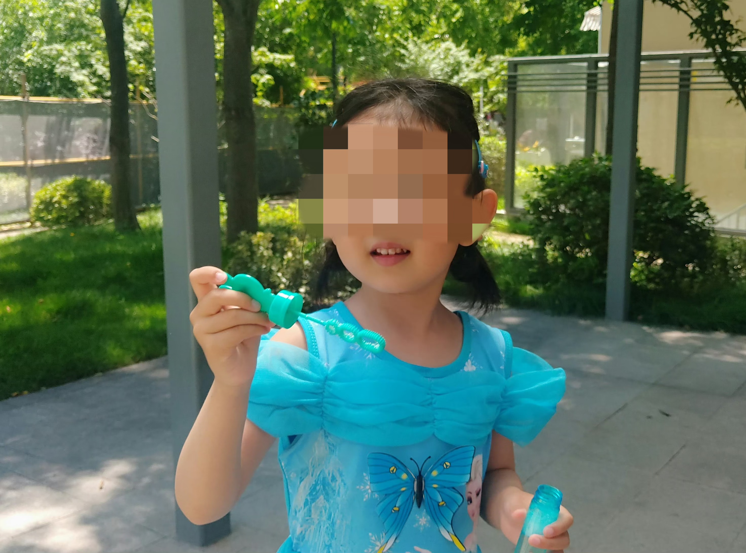 海灘失蹤女童。圖源：女童家人社交賬號