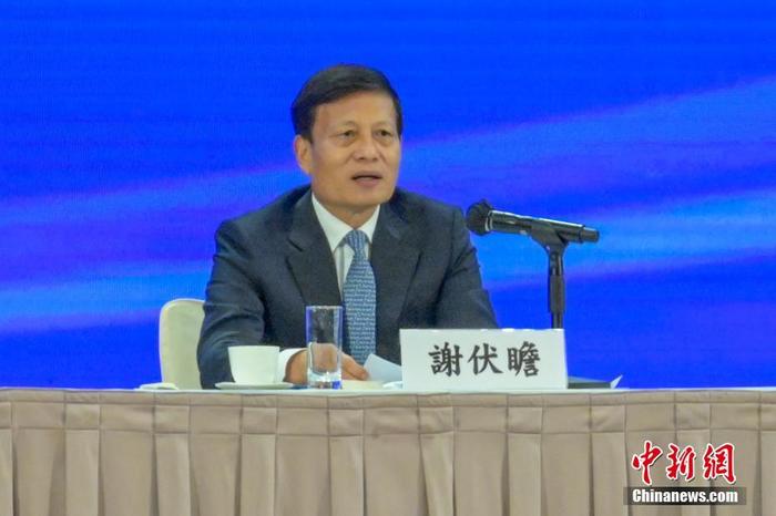12月3日，香港特區(qū)政府在香港會(huì)議展覽中心舉行中共二十大精神宣講會(huì)，全國(guó)人大常委會(huì)法制工作委員會(huì)主任沈春耀和全國(guó)政協(xié)經(jīng)濟(jì)委員會(huì)副主任謝伏瞻出席作宣講。圖為謝伏瞻發(fā)言。 <a target='_blank' href='/'><p  align=